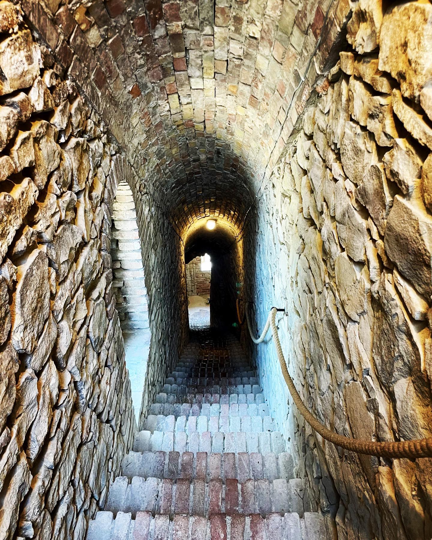 Martina Colombari Oggi in gita nell’ entroterra romagnolo - LA ROCCA DEGLI ETERNI AMANTI “Castello...