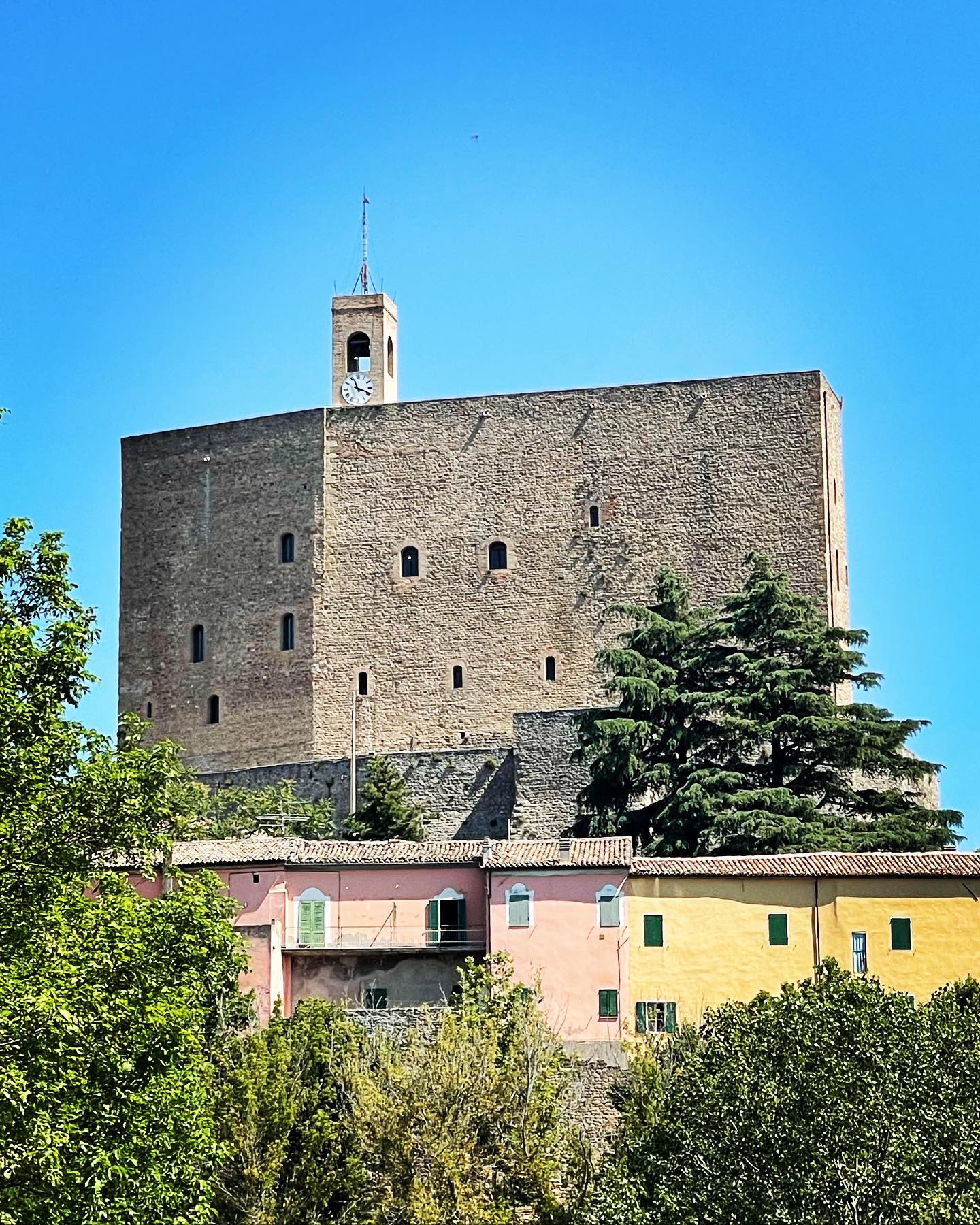 Martina Colombari Oggi in gita nell’ entroterra romagnolo - LA ROCCA DEGLI ETERNI AMANTI “Castello...