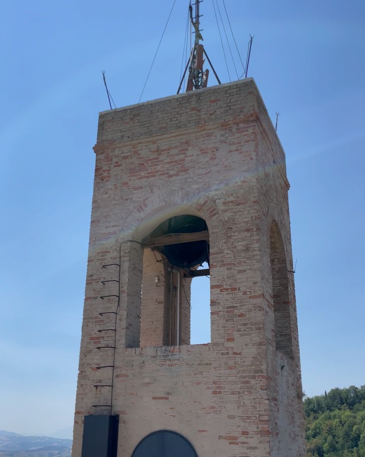 Martina Colombari Oggi in gita nell’ entroterra romagnolo - LA ROCCA DEGLI ETERNI AMANTI “Castello...