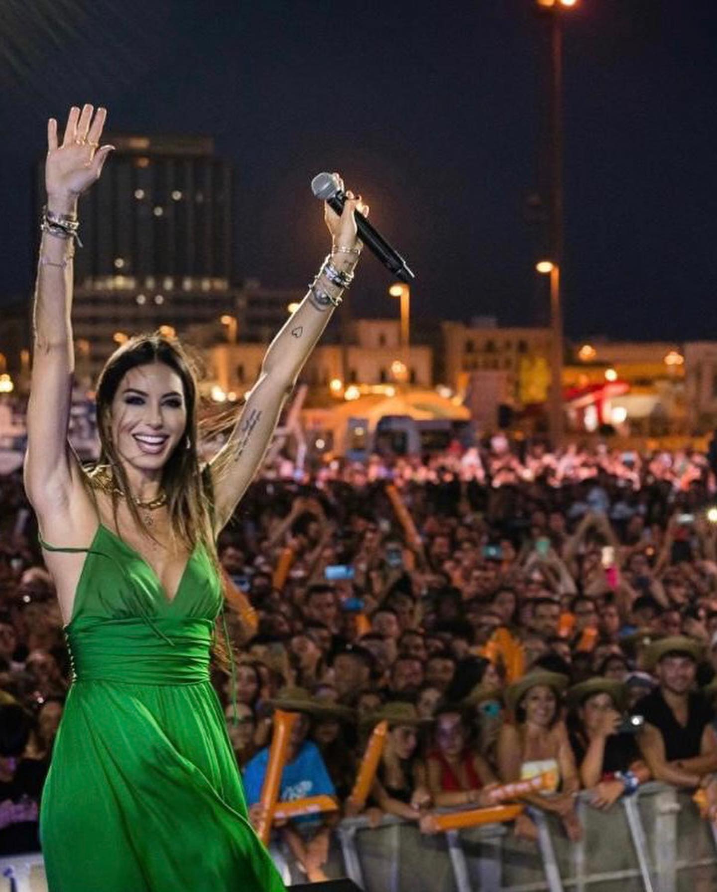 Elisabetta Gregoraci Siamo alla 3ª tappa di  !

I vostri occhi, i vostri Cuori.. li vedo!
Le vostre m...