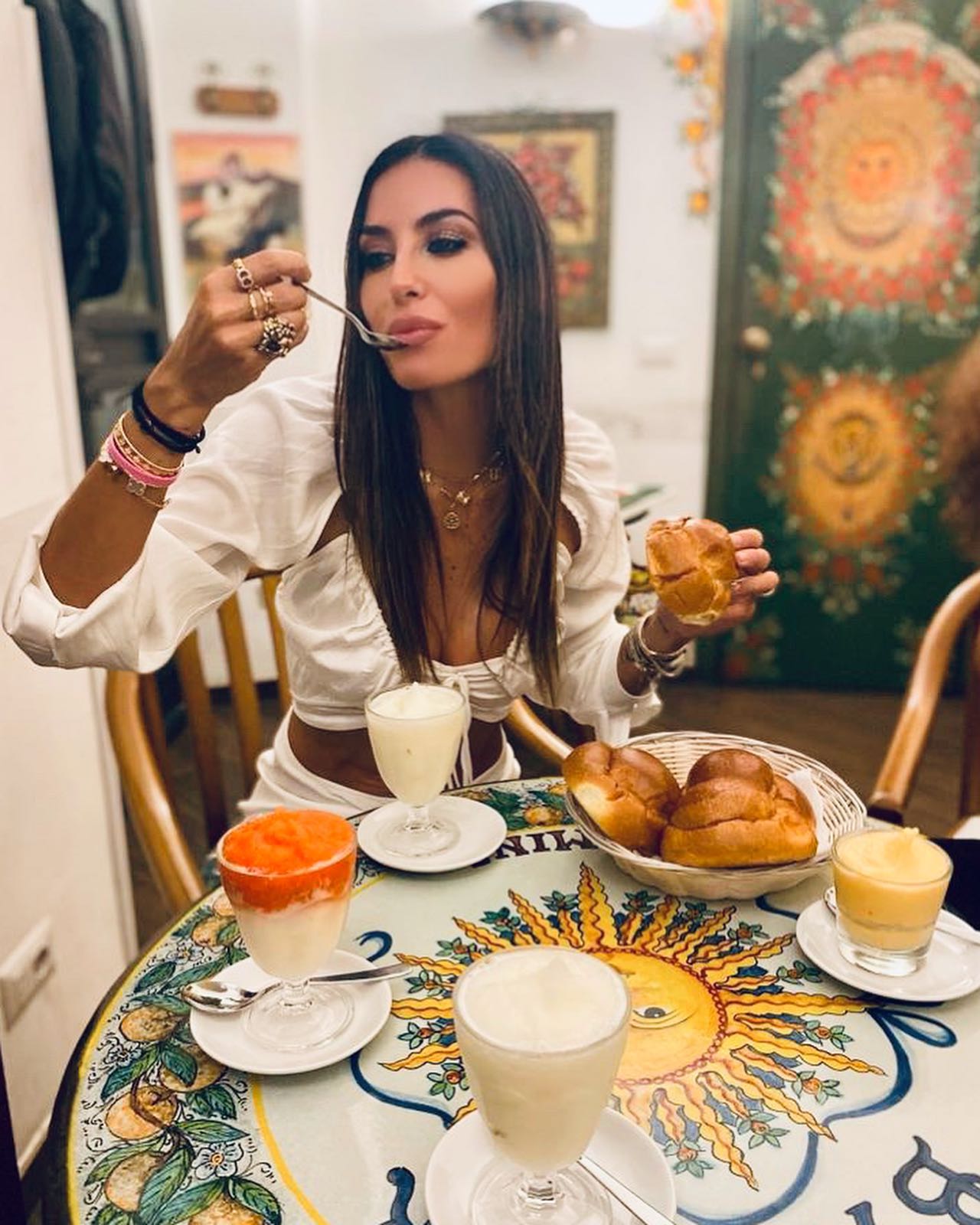 Elisabetta Gregoraci • Ci sono posti che porti sempre nel cuore .. ricordi lontani sempre presenti .....