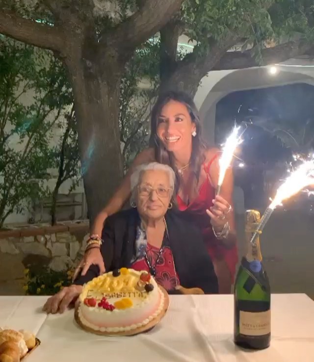 Elisabetta Gregoraci Tanti auguri nonna Elisabetta: oggi sono 101!!  sei una forza della natura, la n...