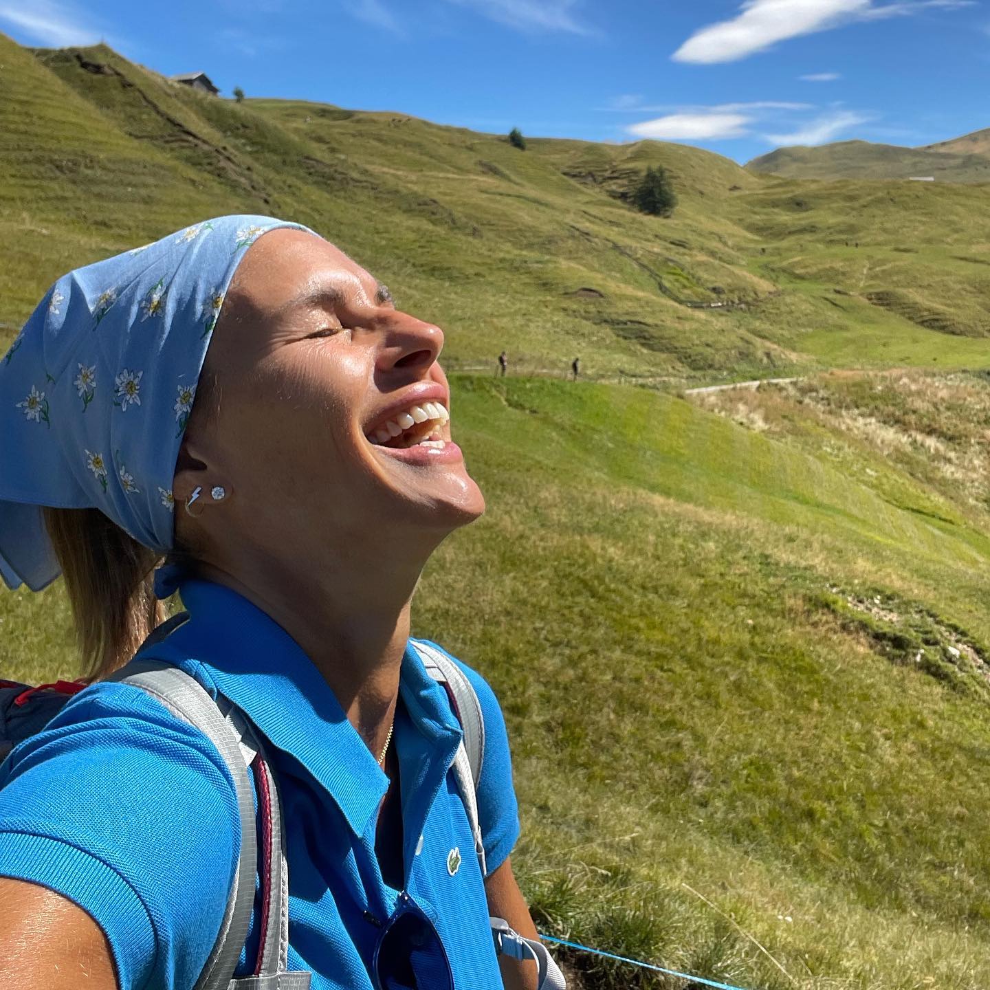 Martina Colombari Delle montagne mi piace l'assoluta semplicità. Quando sei in camminata, in scala...