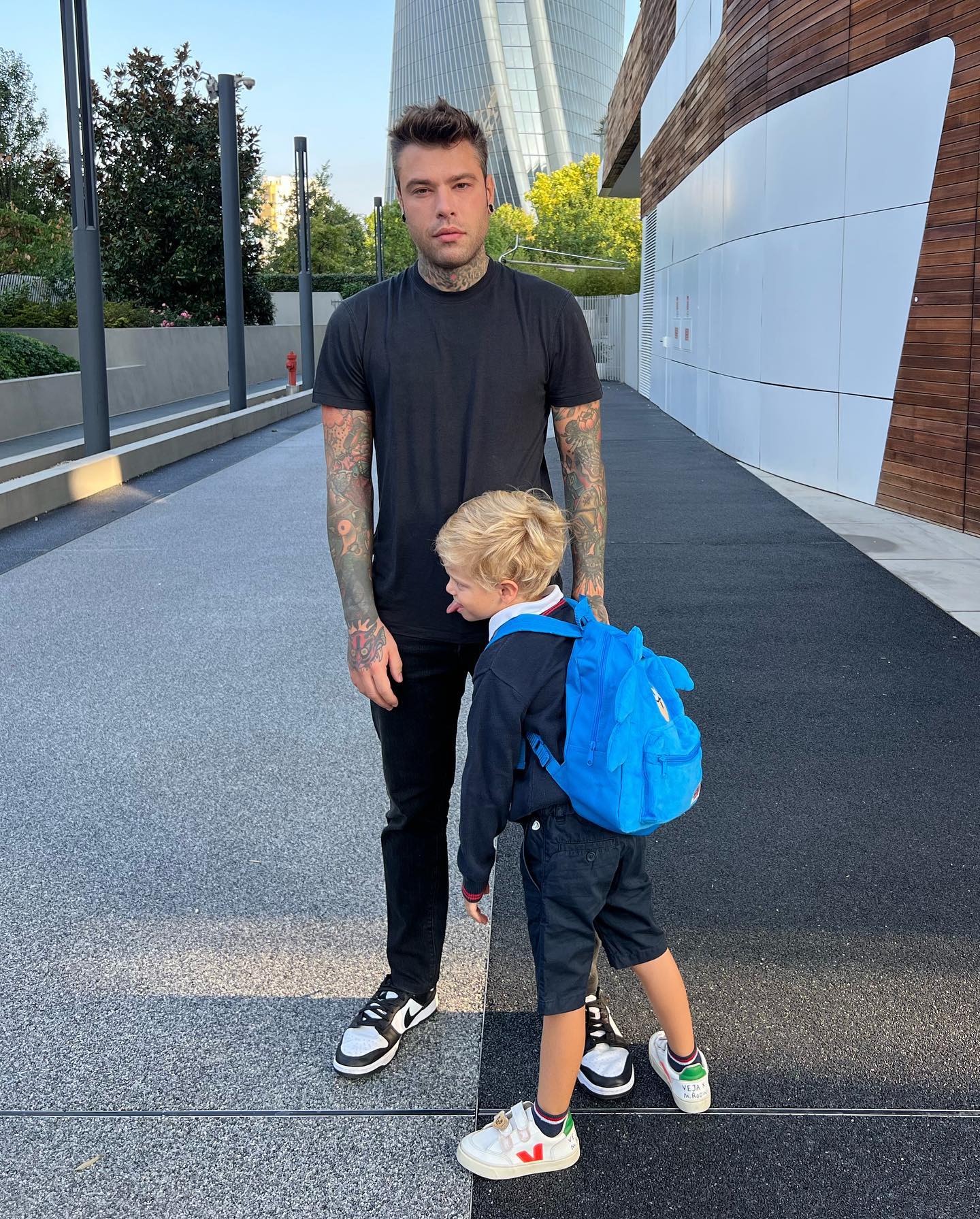 Fedez Entusiasmo da primo giorno di scuola...