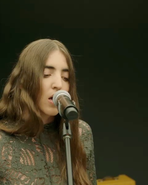 Elodie Proiettili come canzoni 
Io e  abbiamo suonato sul palco di Vevo Studio. Link ne...