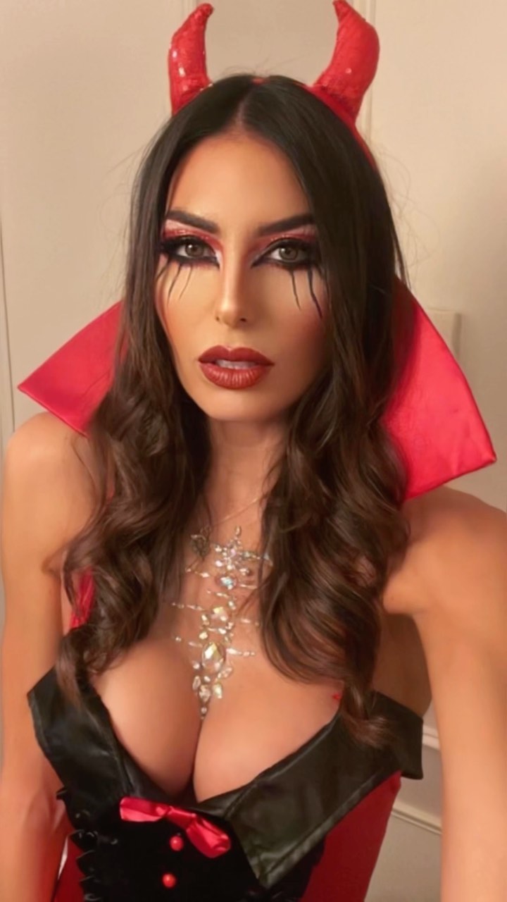 Elisabetta Gregoraci This is Halloween...