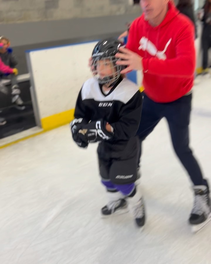 Elisabetta Canalis Ice skating day...