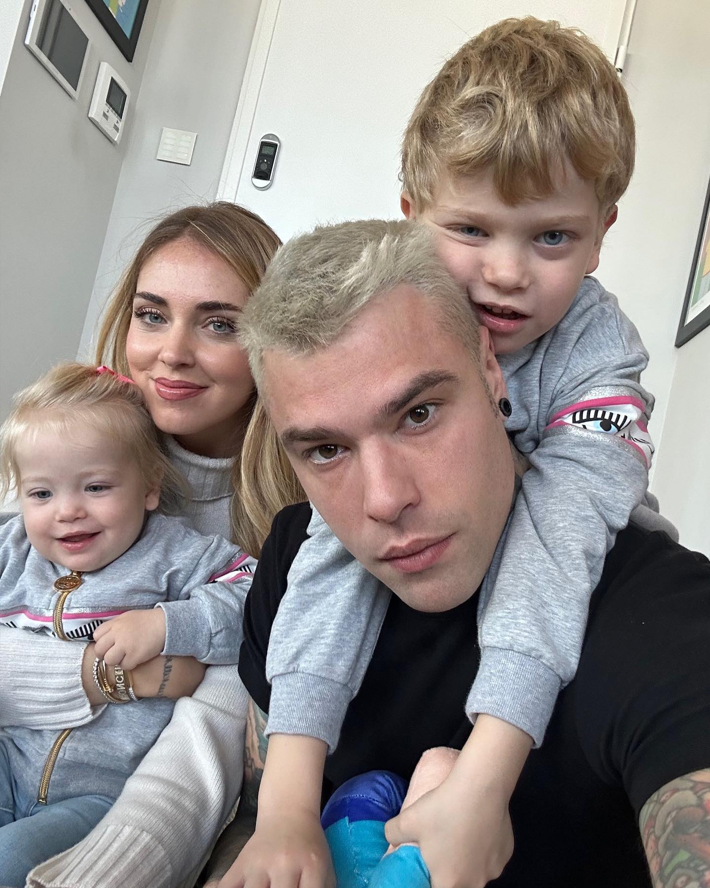 Fedez Blonde family...