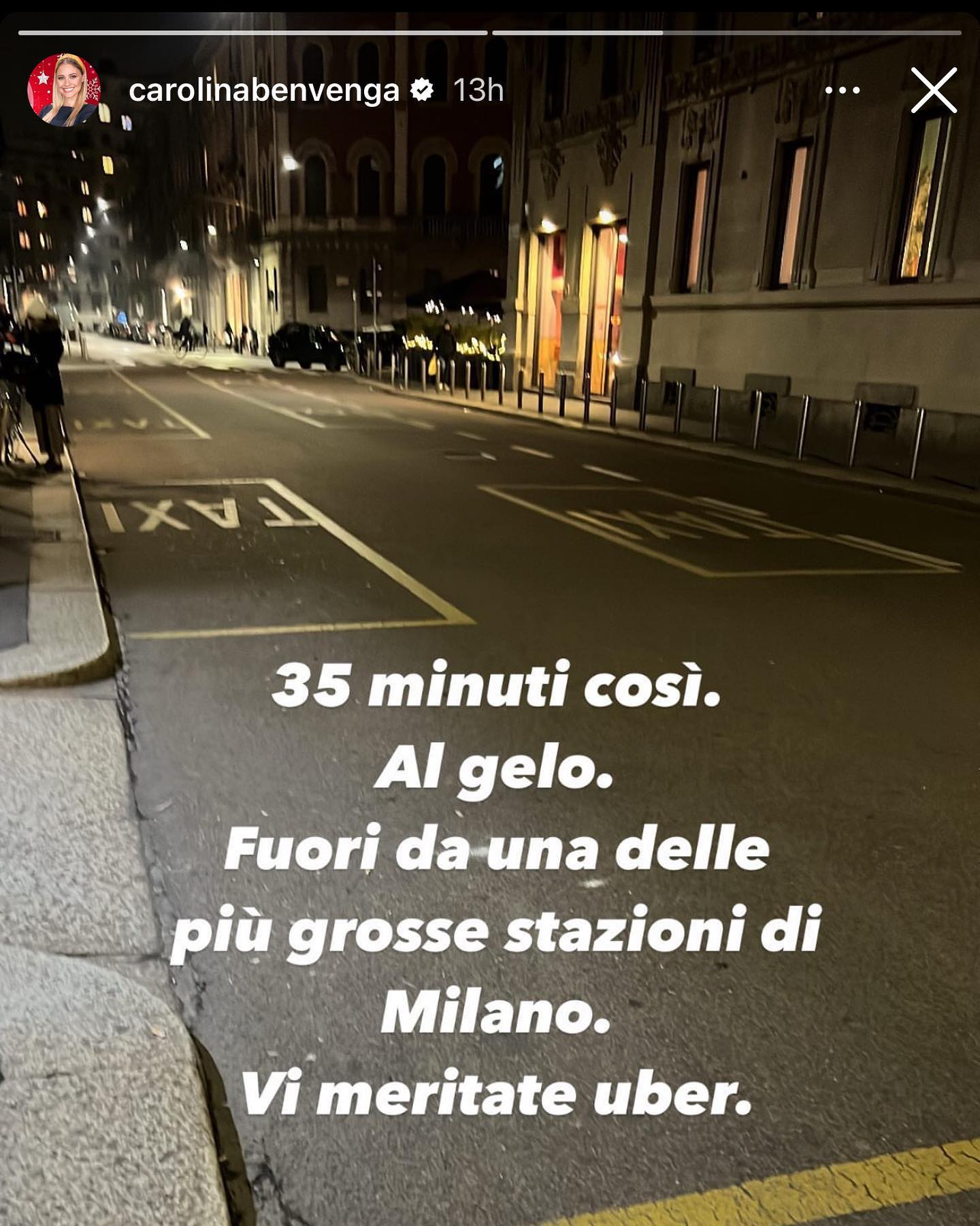 Selvaggia Lucarelli Stanotte alla stazione centrale di Milano questa era la situazione taxi. Quella ...