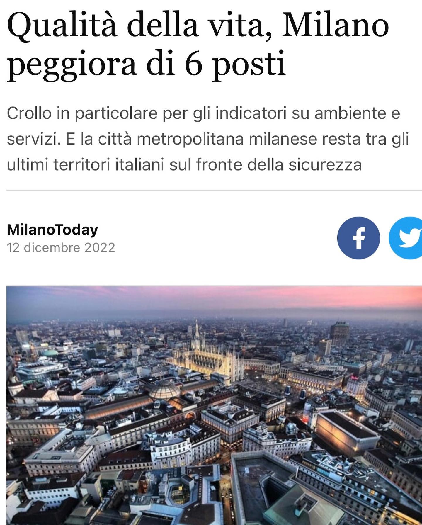 Selvaggia Lucarelli Stanotte alla stazione centrale di Milano questa era la situazione taxi. Quella ...