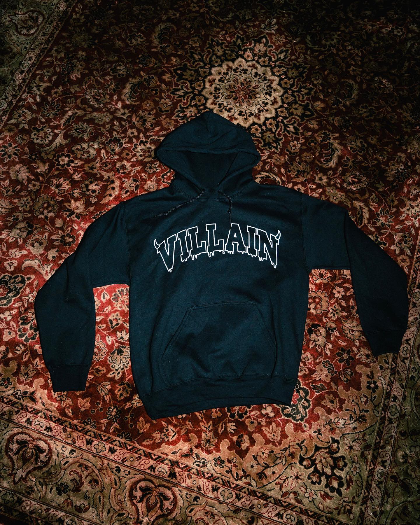 Rose Villan Fuori ora il bat-merch su www.rosevillain.com...