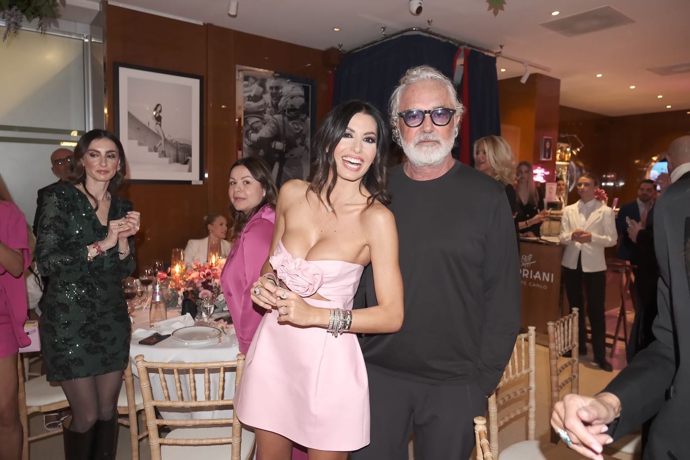 Flavio Briatore Last night, Elisabetta’s Birthday Party at  

Ancora tanti auguri Eli!...