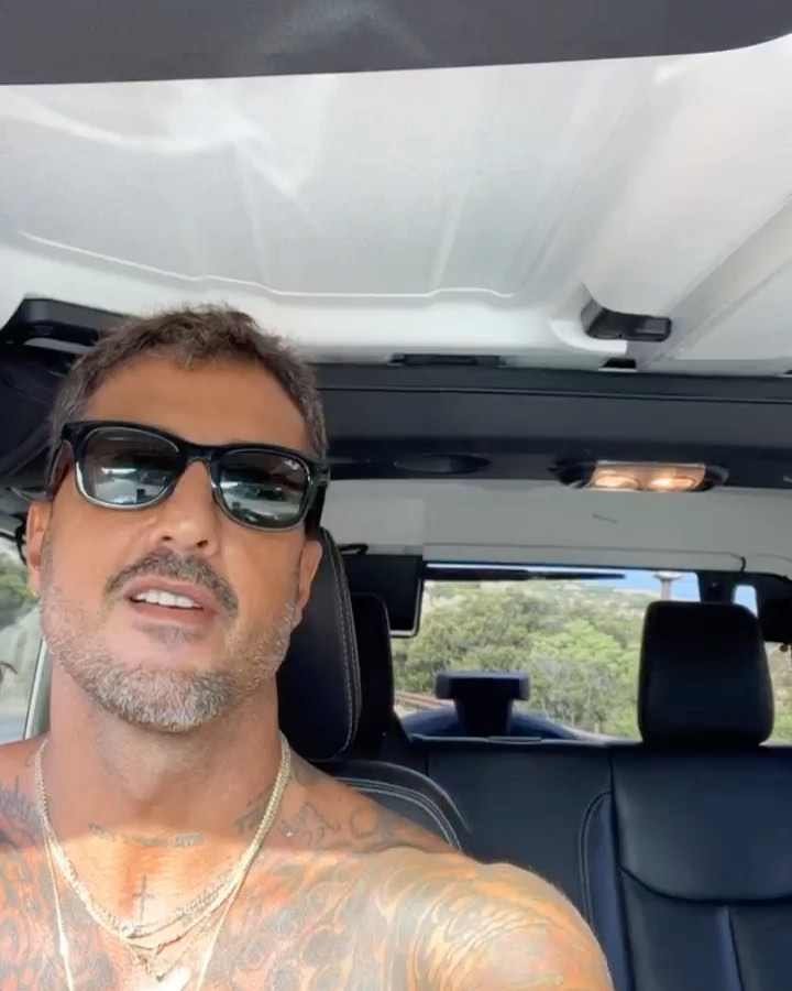 Fabrizio Corona UN ANNO SENZA INSTAGRAM HA ROVINATO LA MIA SERENITÀ. AGOSTO 2022 NOTO....