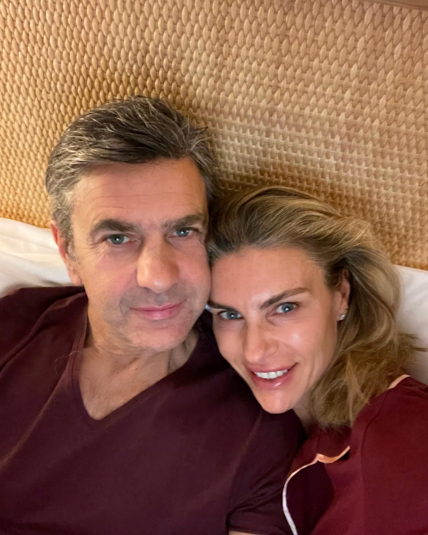 Martina Colombari Non servono troppe parole:
TI AMO DA 27 ANNI ! 
Buon anniversario !...