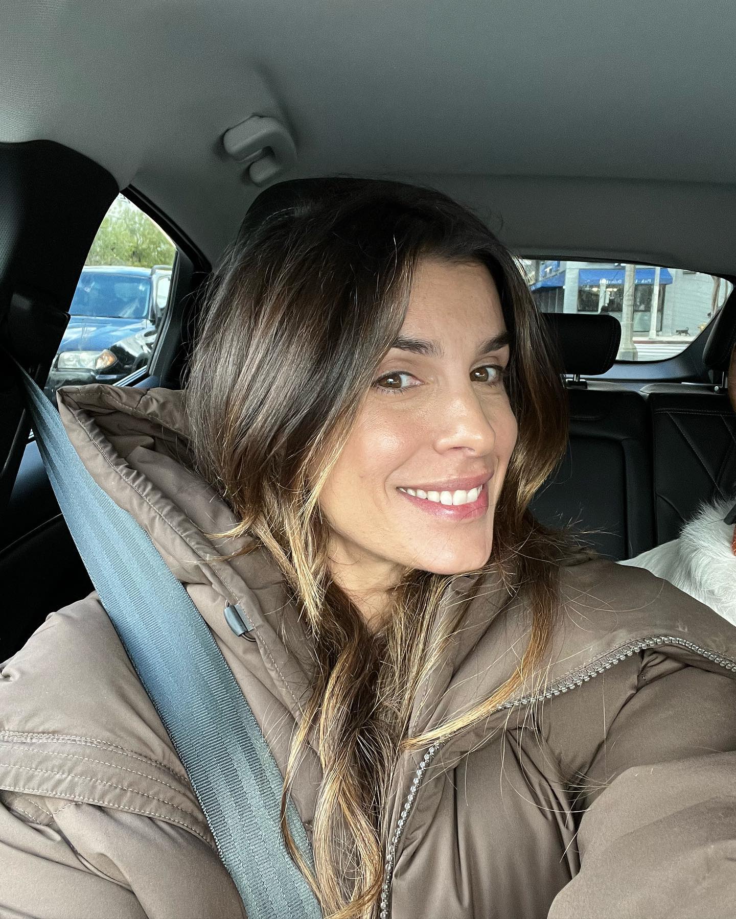 Elisabetta Canalis Ed eccomi qui , dopo 3 giorni di antibiotici, 3 giorni senza lavarmi i capelli, ...