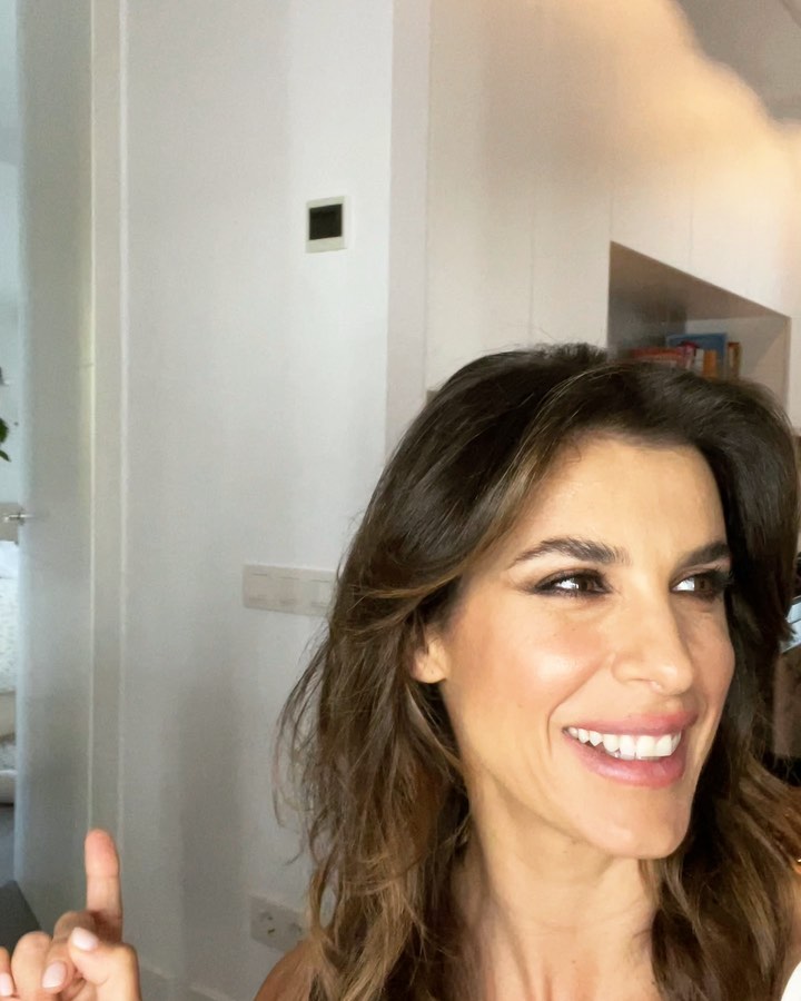 Elisabetta Canalis I loved every single minute spent on set with my friends! Grazie a tutti e….a pr...