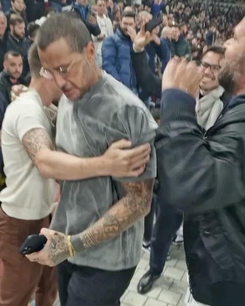 Fabrizio Corona MILANO SIAMO NOI,CARI GOBBI DI MERDA…...