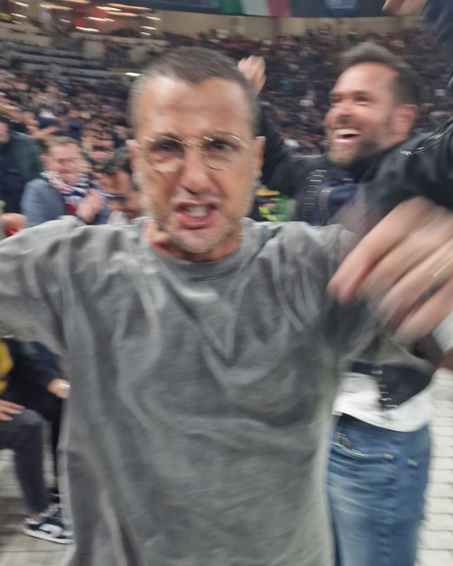 Fabrizio Corona MILANO SIAMO NOI,CARI GOBBI DI MERDA…...