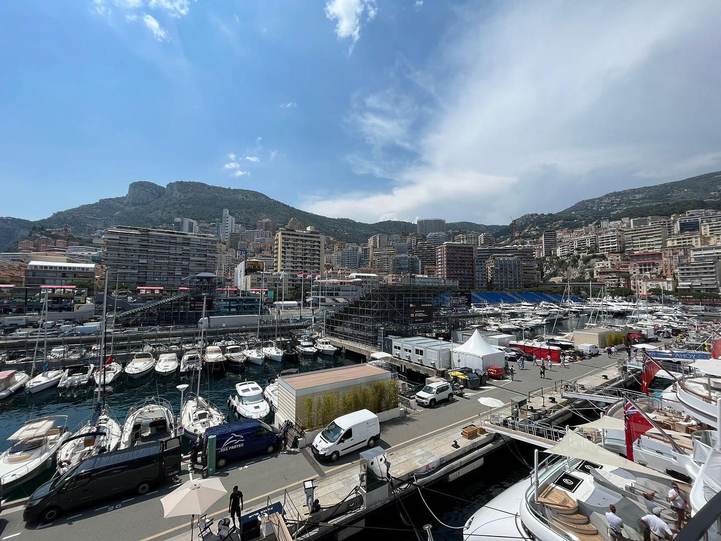 Flavio Briatore Monte Carlo is getting ready for the 

Monte Carlo si prepara per il Gran Premio...