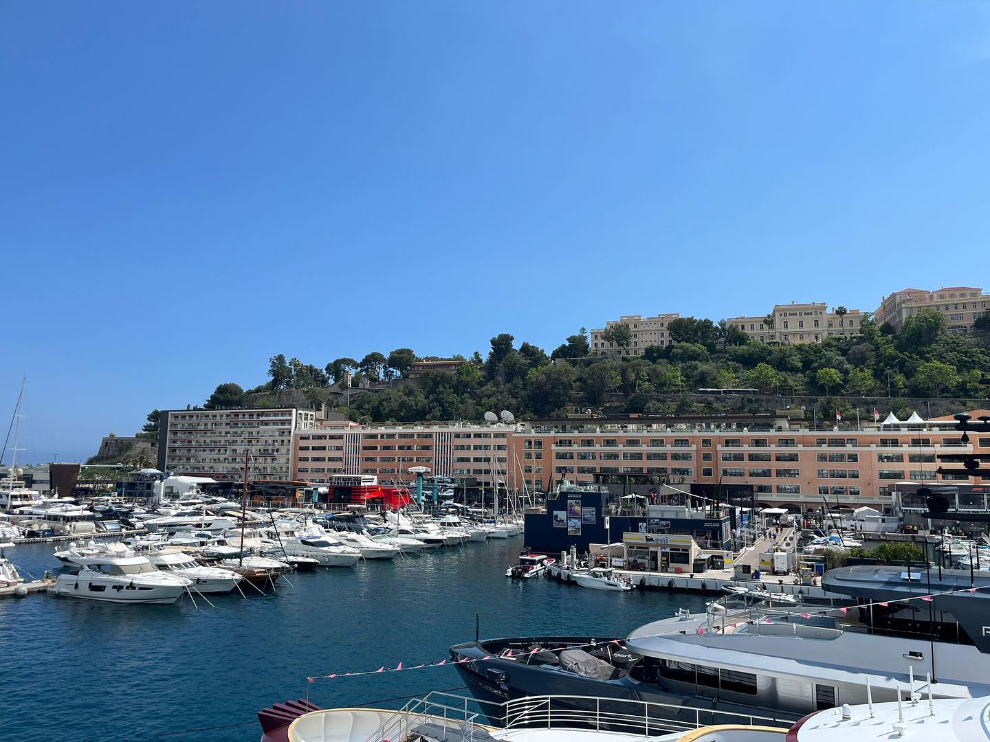 Flavio Briatore Monte Carlo is getting ready for the 

Monte Carlo si prepara per il Gran Premio...