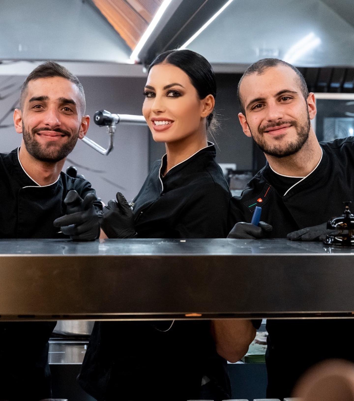 Elisabetta Gregoraci • Giuro .. questa volta non ho fatto la Carbonara  e neanche il Tiramisu ‘ 

Per...