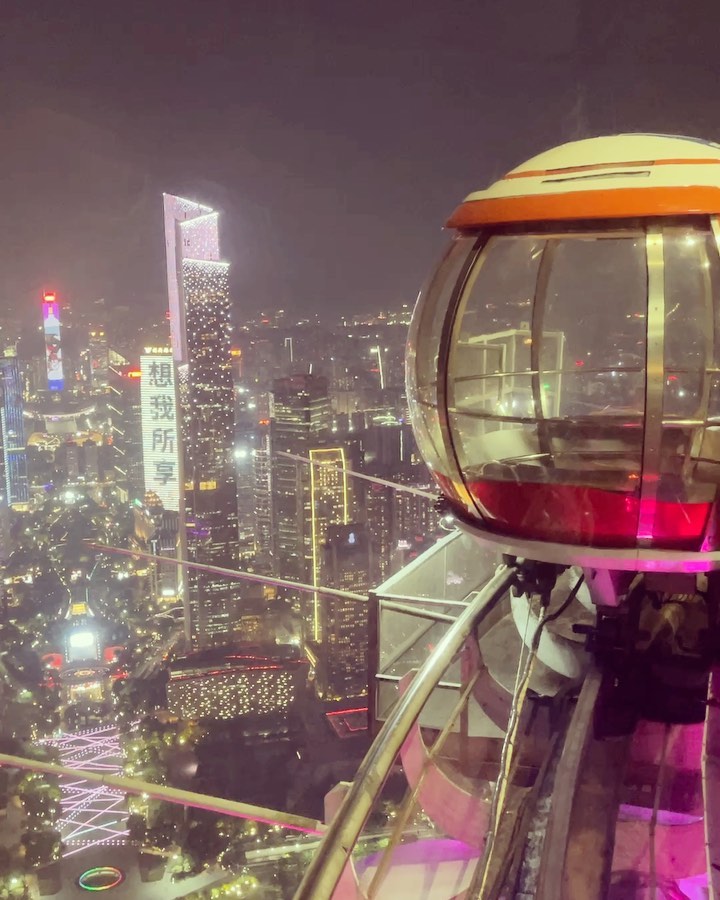 Selvaggia Lucarelli Cose che puoi fare a Guangzhou: salire sulla torre alta 600 metri, salire su que...