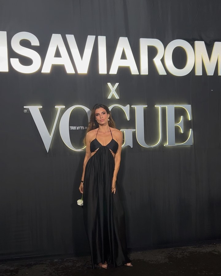 Elisabetta Canalis “Ed allo scoccare della mezzanotte l’incantesimo  svanirà e ti ritroverai sul tr...