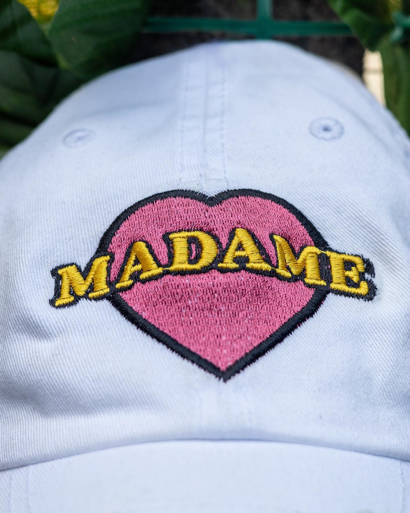 Madame Sorpresaaa  

Il nuovo merch è disponibile da ora sul sito di  e direttamente ai...