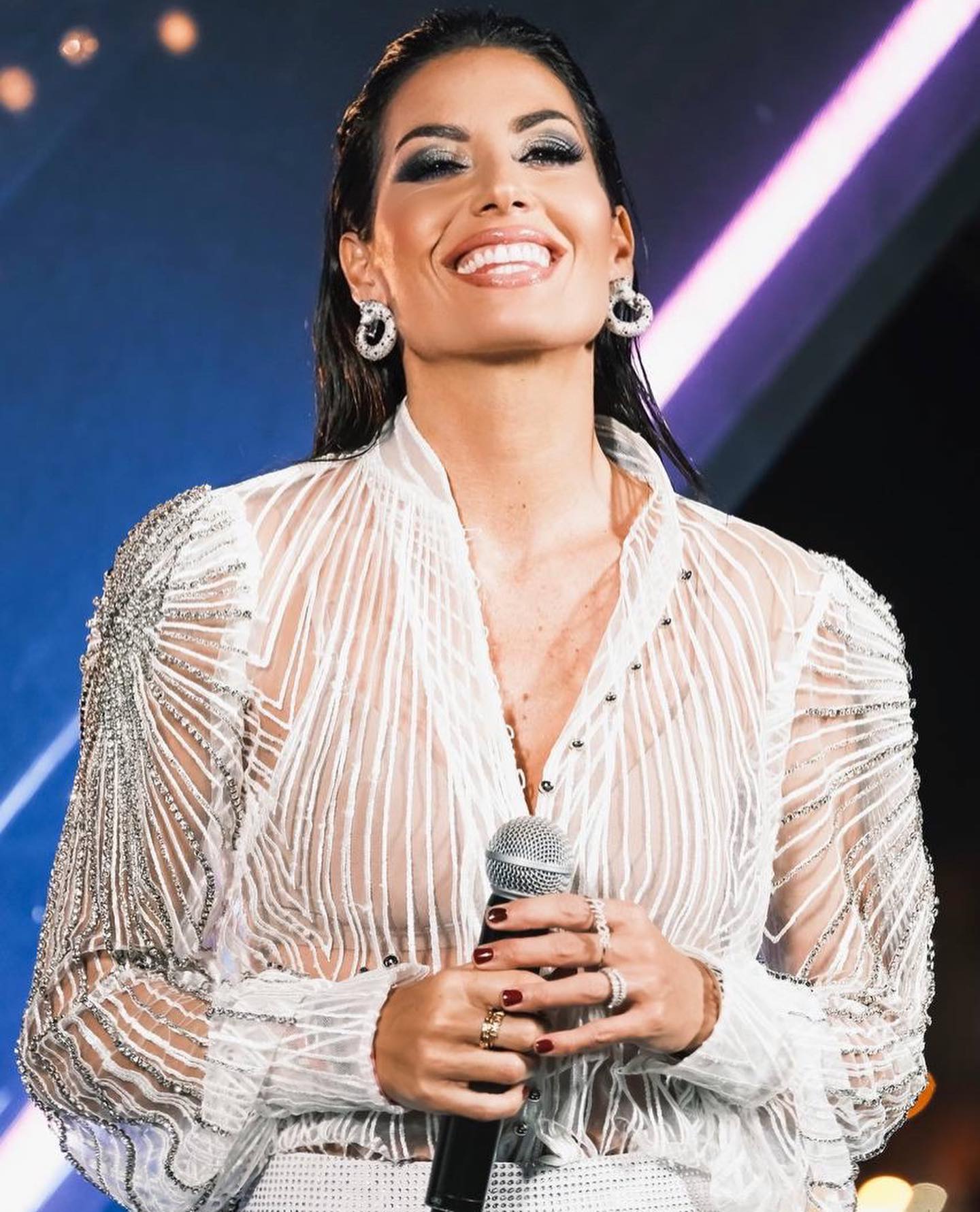 Elisabetta Gregoraci • Comincio già a sentire la musica in sottofondo … Bari pronta per questa triple...