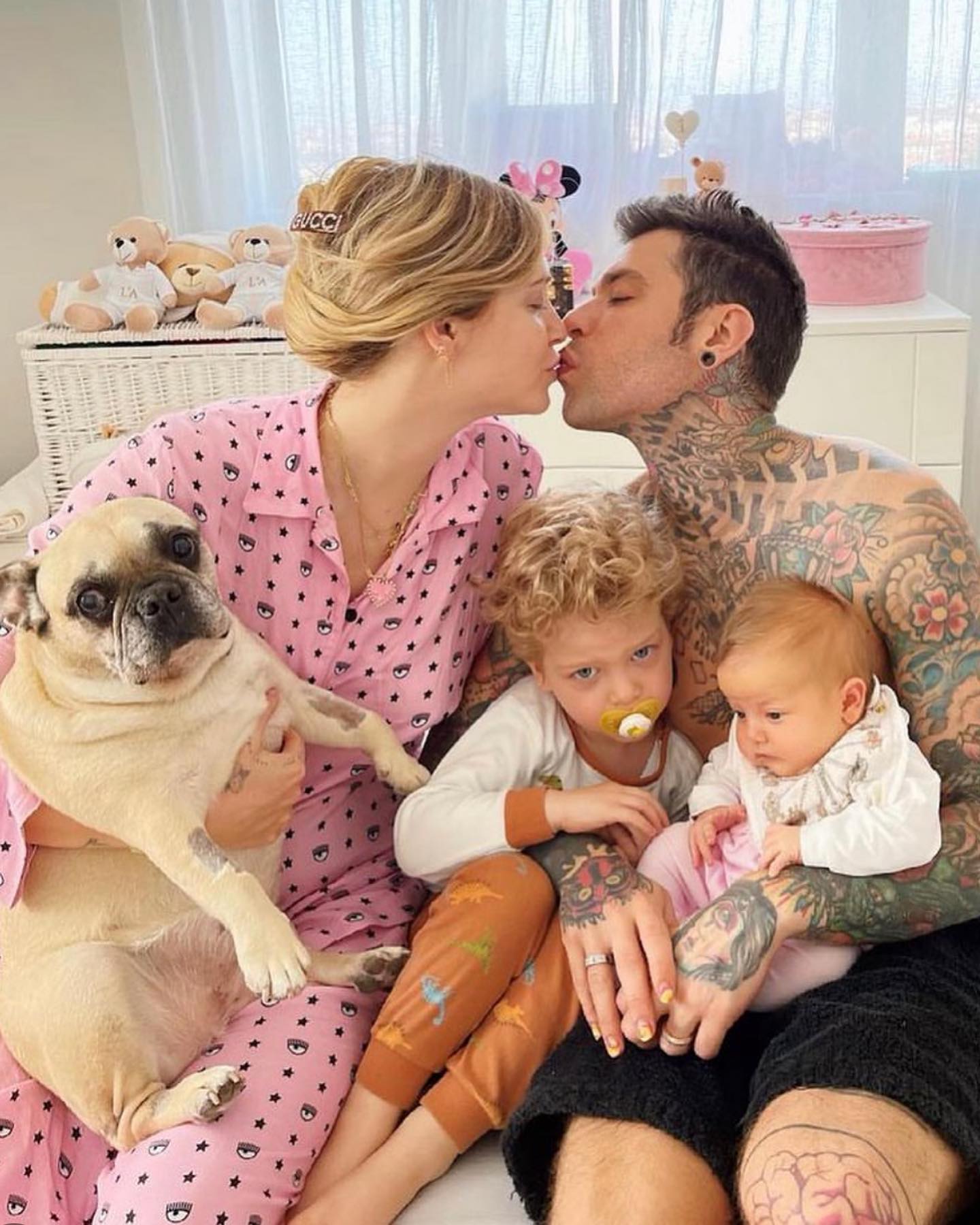 Fedez Sei stata parte della nostra famiglia e forse qualcosa di più. 
Inconsapevolment...