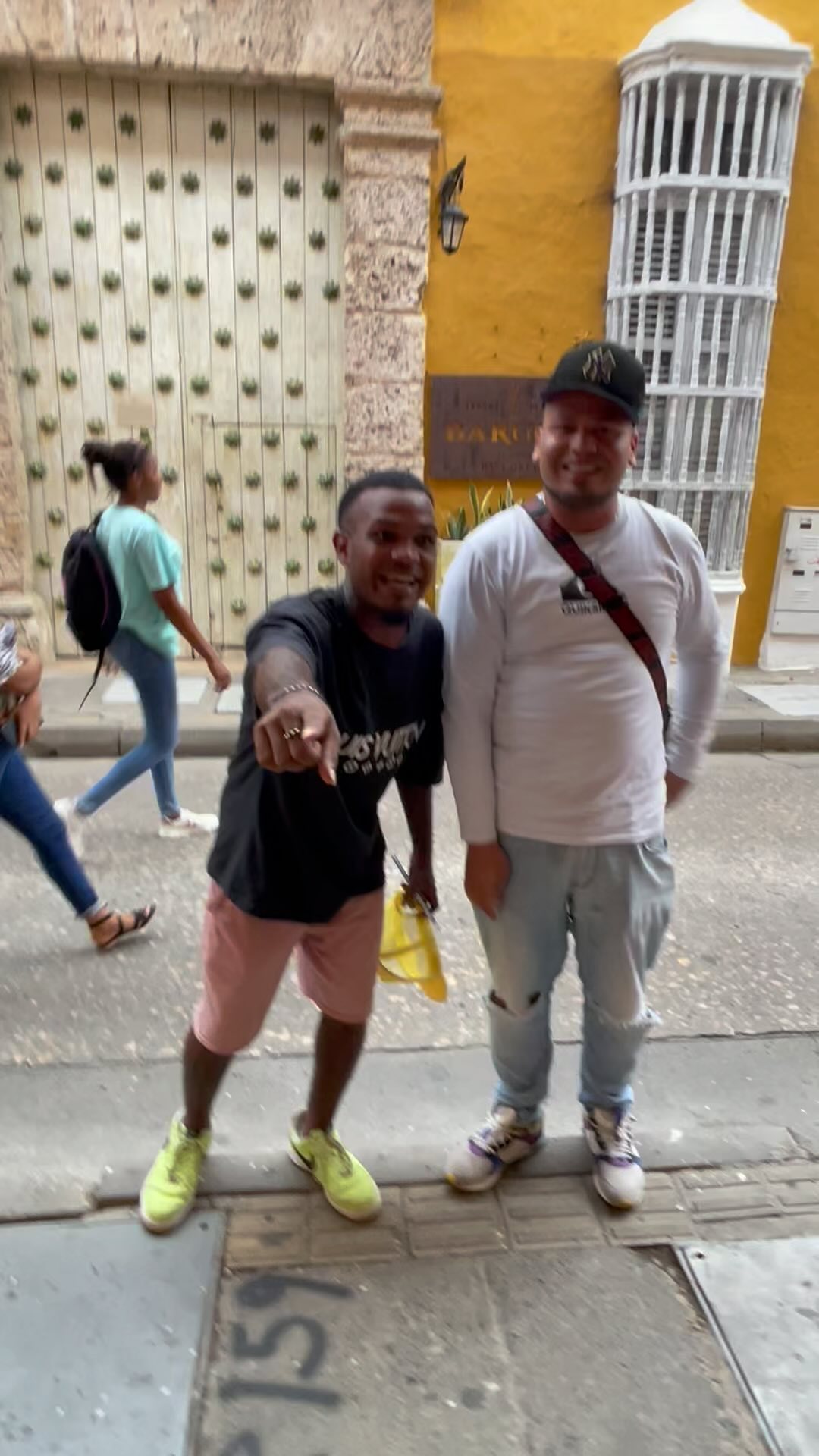 Selvaggia Lucarelli A Cartagena ci sono gli street rapper che ad ogni incrocio ti regalano un freest...