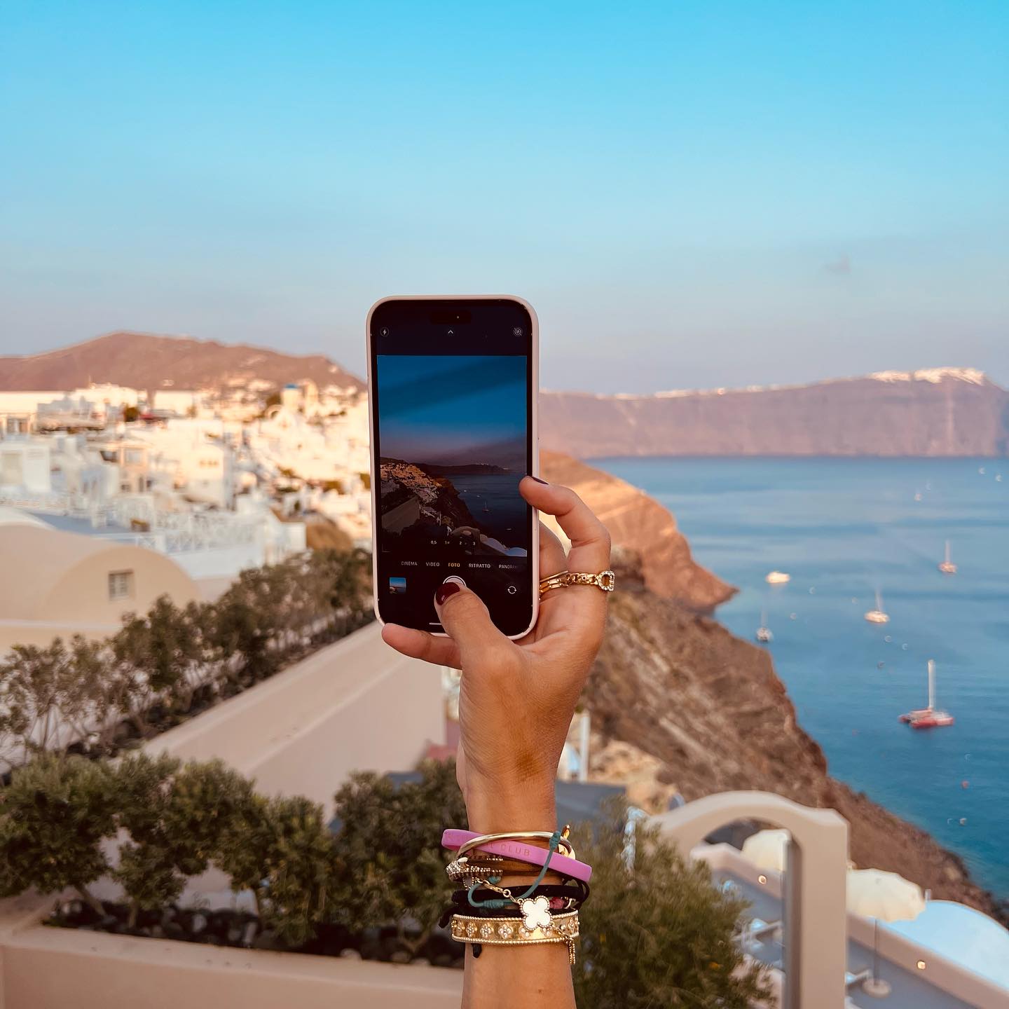 Elisabetta Gregoraci • Santorini, timeless beauty...