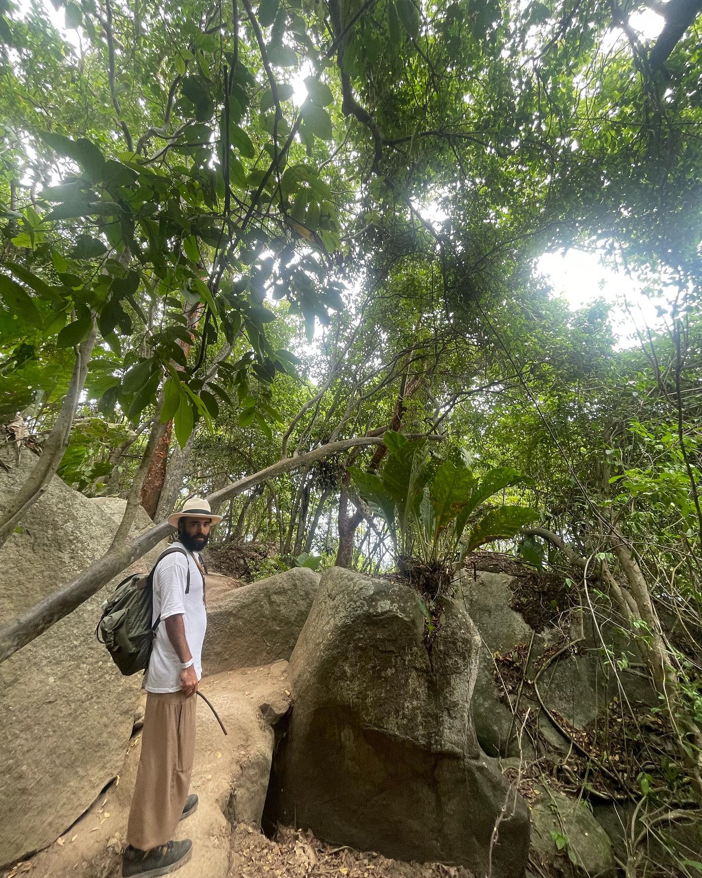 Selvaggia Lucarelli Il parco Tayrona è oceano che ti porta via, scimmie urlatrici, migliaia di passi...