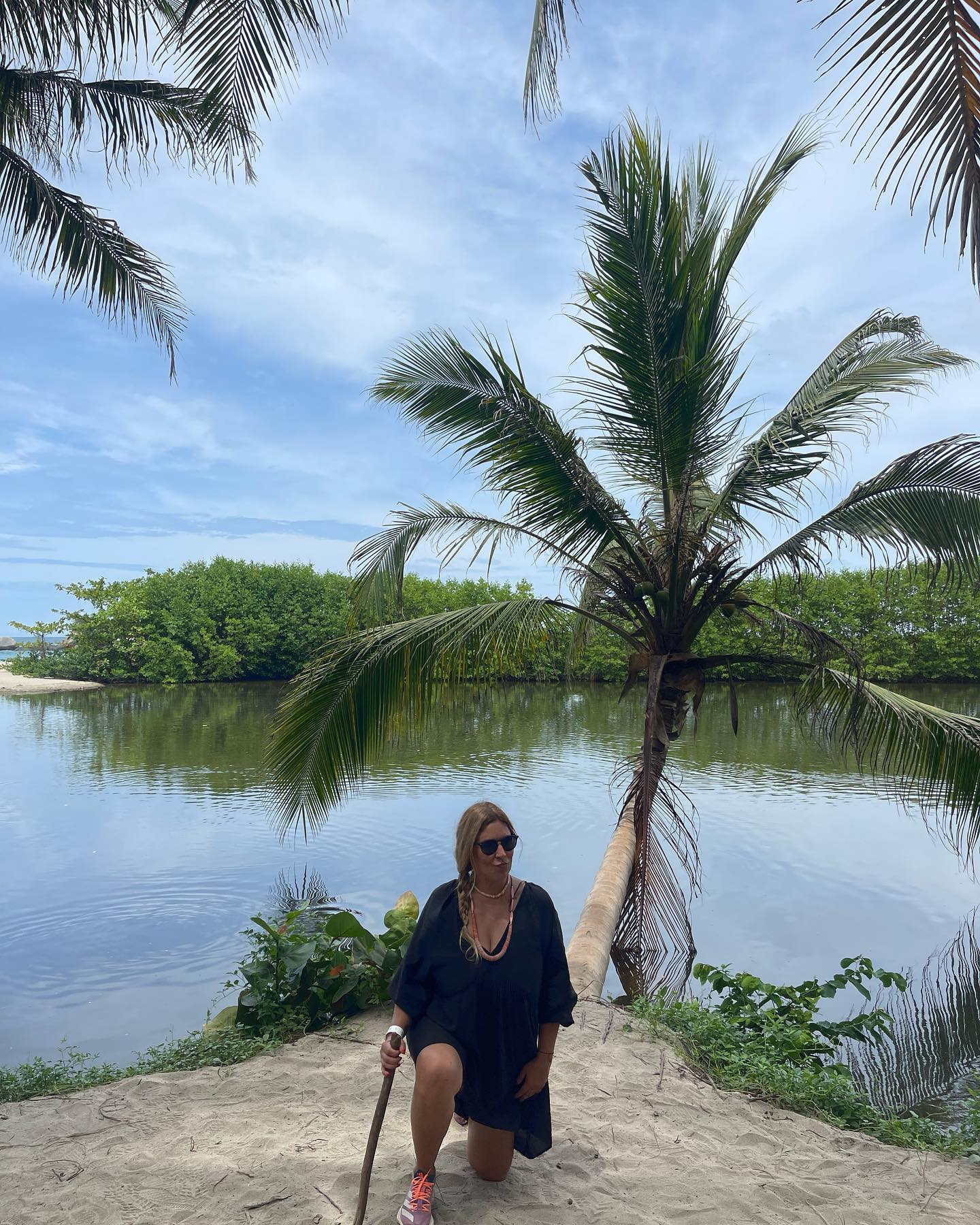 Selvaggia Lucarelli Il parco Tayrona è oceano che ti porta via, scimmie urlatrici, migliaia di passi...