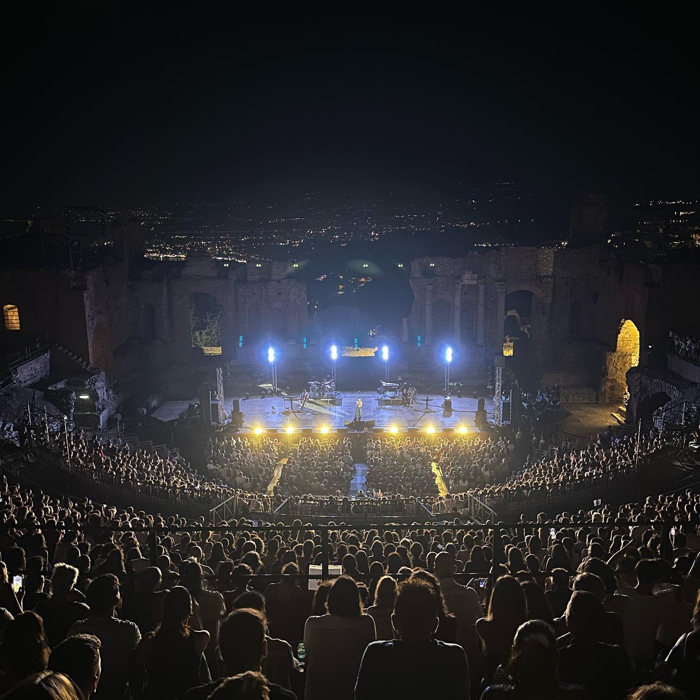 Madame Non c’è cosa più divina che un concerto a Taormina...