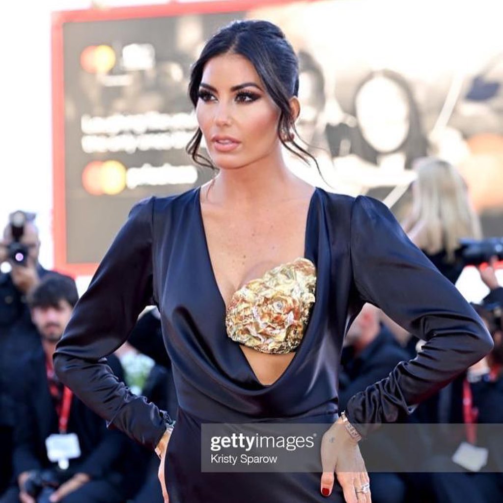 Elisabetta Gregoraci • Cuore che batte forte a Venezia 
Per questo magico Red Carpet ho scelto di ind...