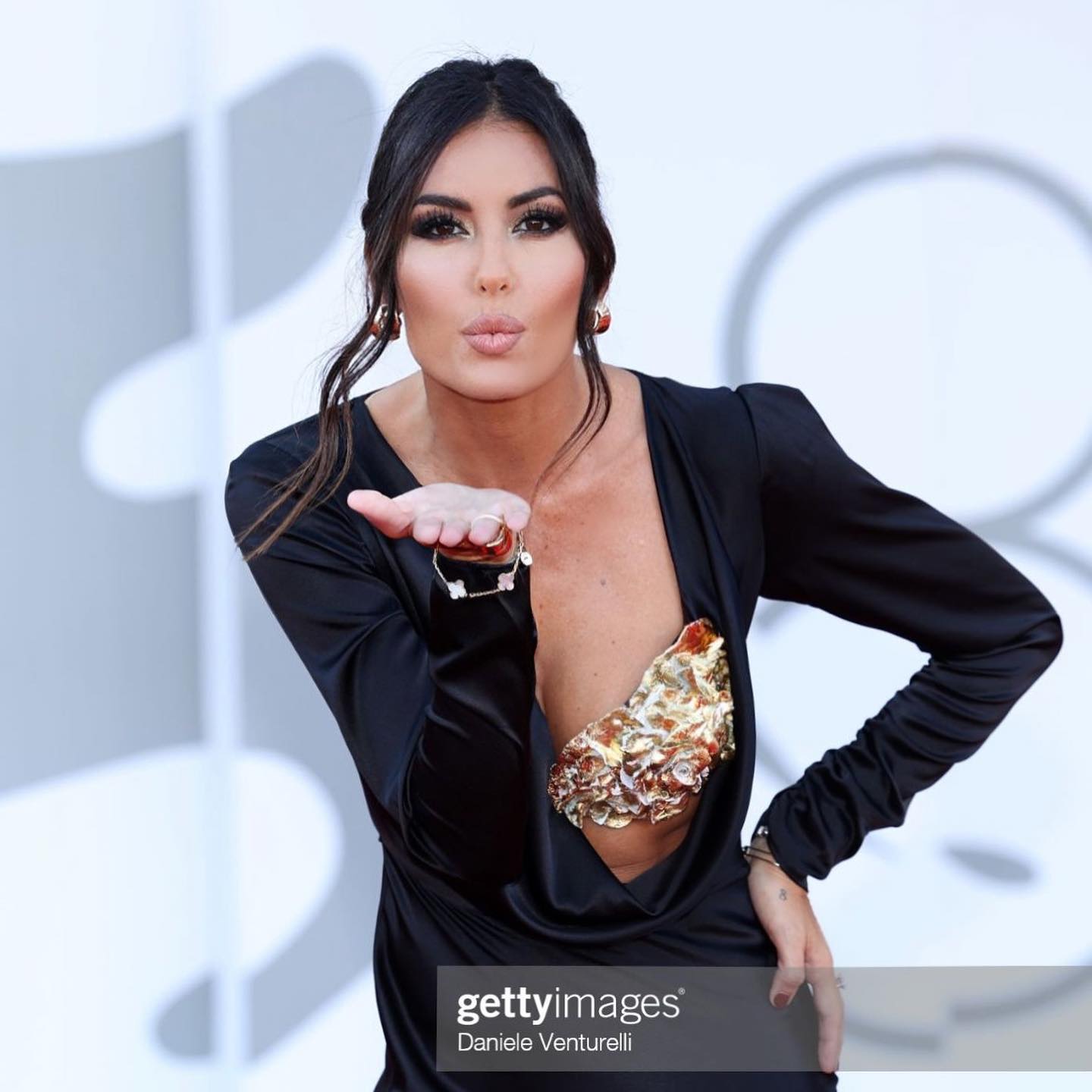 Elisabetta Gregoraci • Cuore che batte forte a Venezia 
Per questo magico Red Carpet ho scelto di ind...