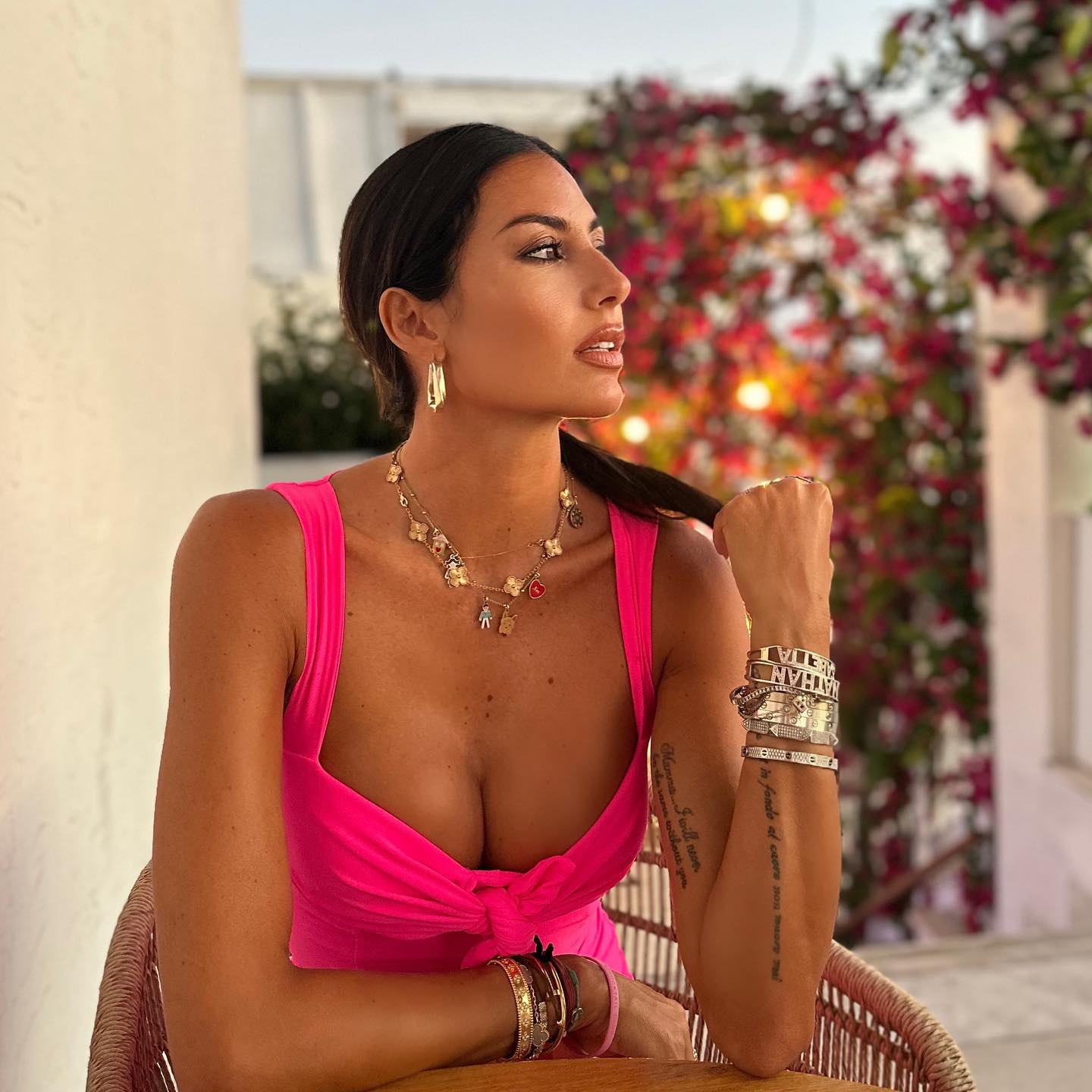 Elisabetta Gregoraci • Unposted in Santorini...