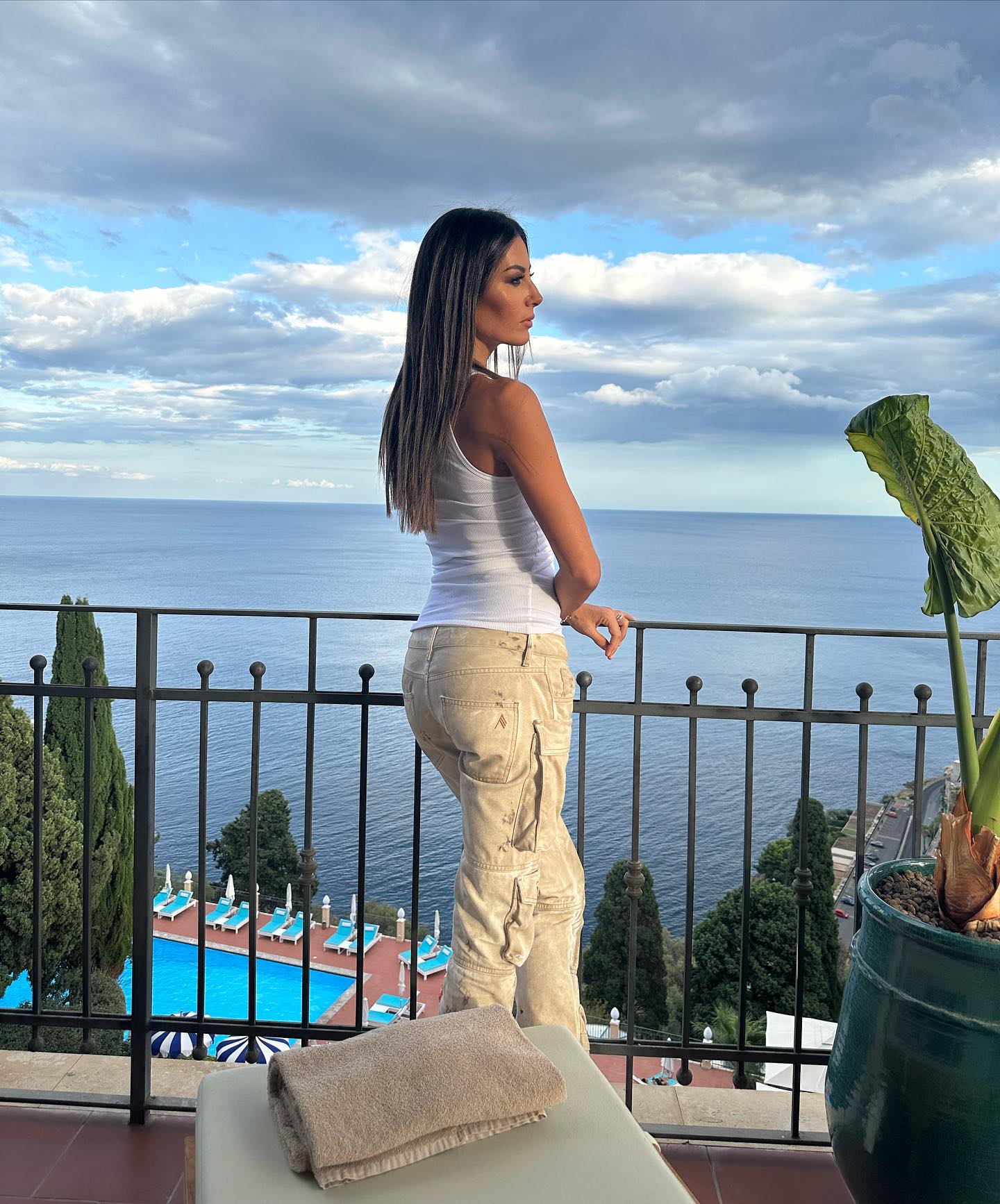 Elisabetta Gregoraci • Un tuffo nel passato ogni volta che sono qui . Tanti ricordi belli, custoditi ...