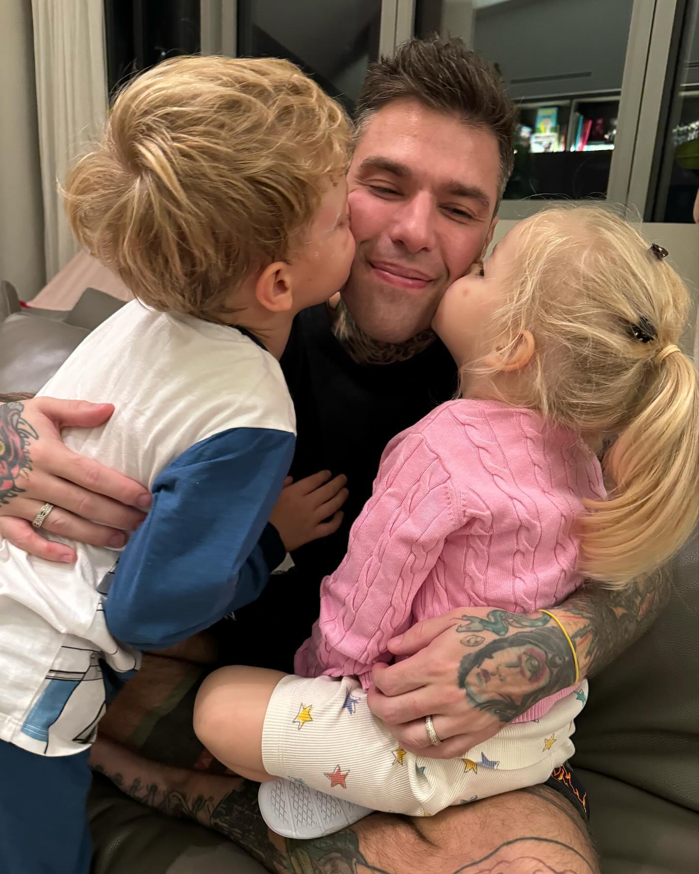 Fedez E sono 34 anni…grato alla mia famiglia per tutto l’amore che riesce a darmi ogni...