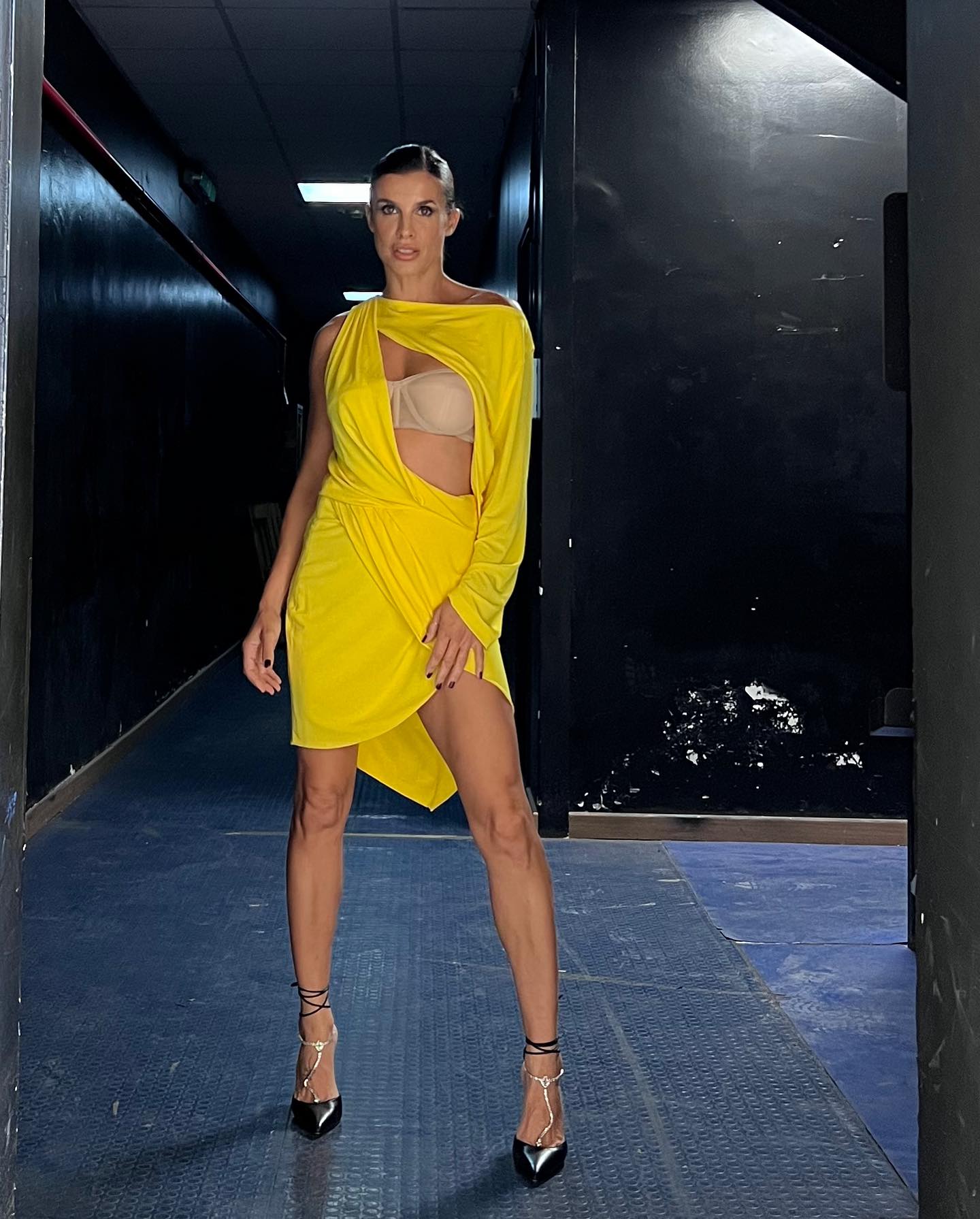 Elisabetta Canalis Un po’ di giallo...