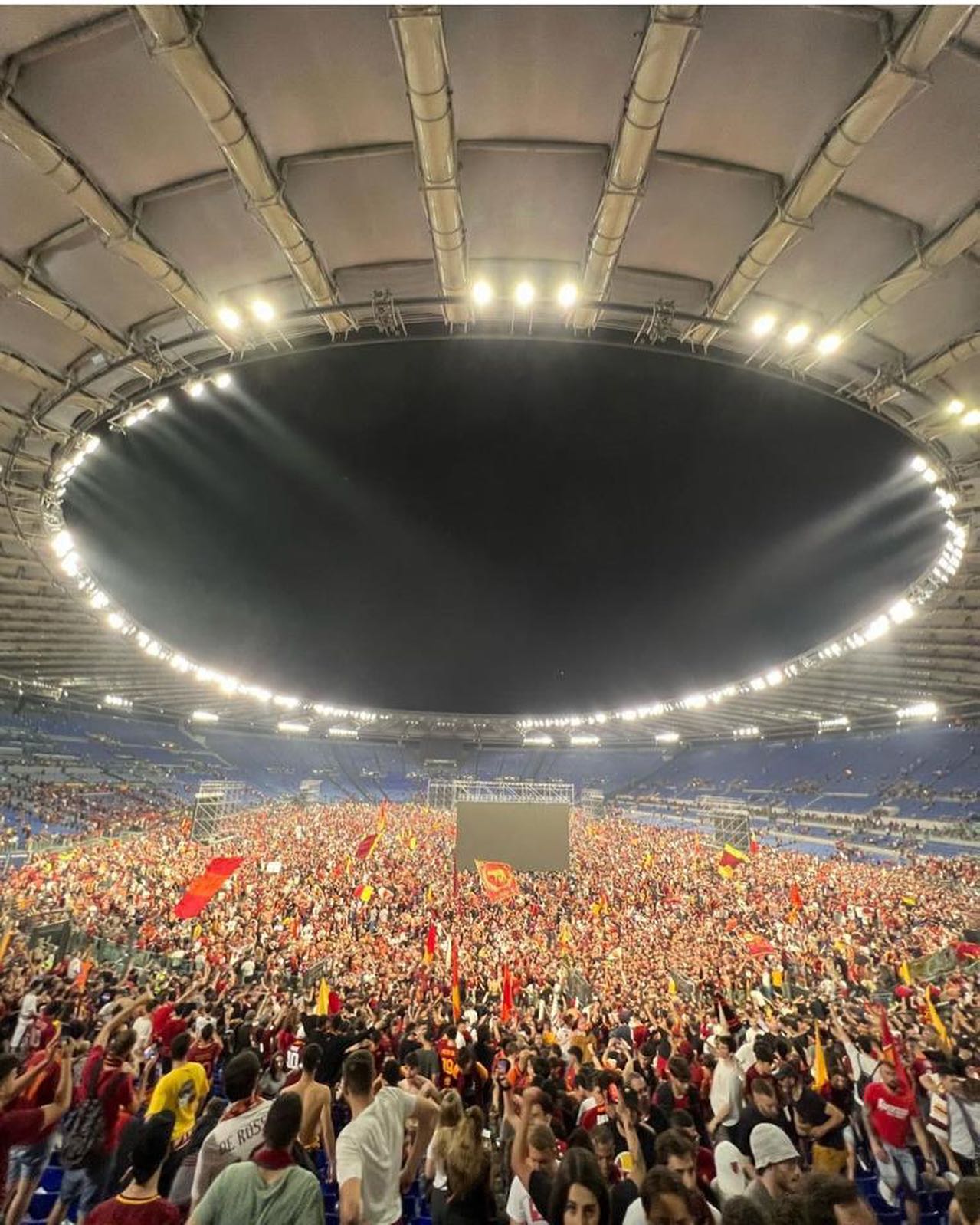 Fabrizio Corona Ai tifosi della curva sud della Roma sfugge un concetto fondamentale. L’infame e...