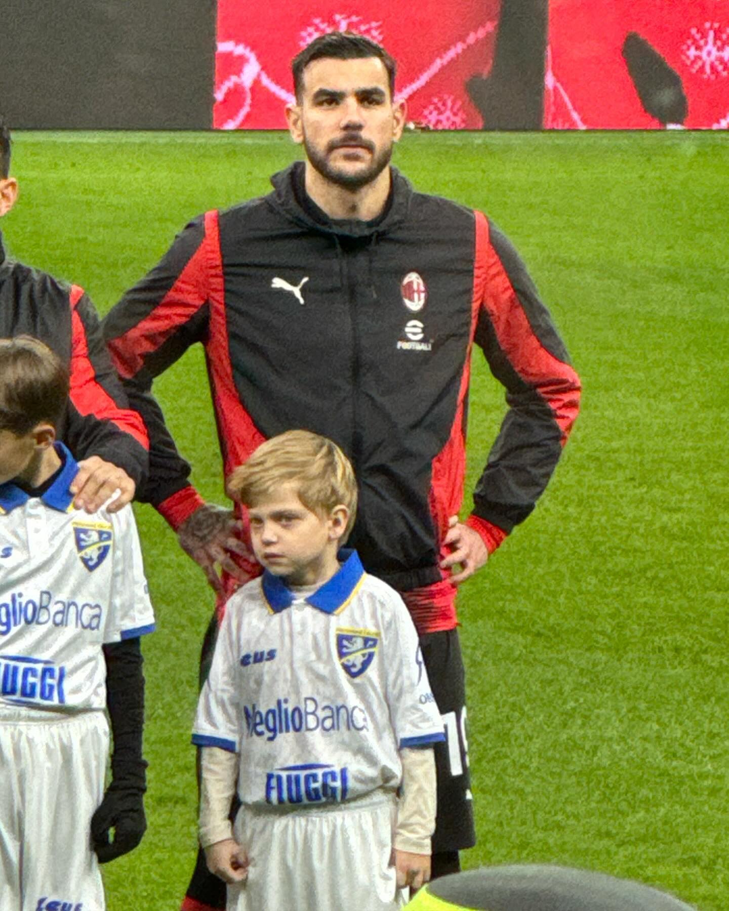 Fedez Lello in campo a San Siro e la Vitto presa male...