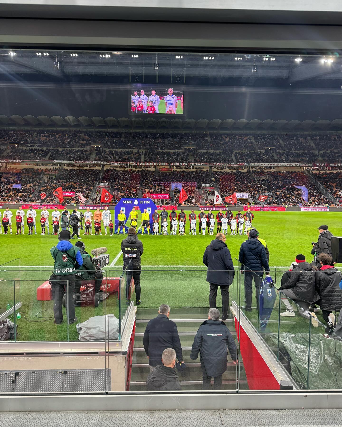 Fedez Lello in campo a San Siro e la Vitto presa male...