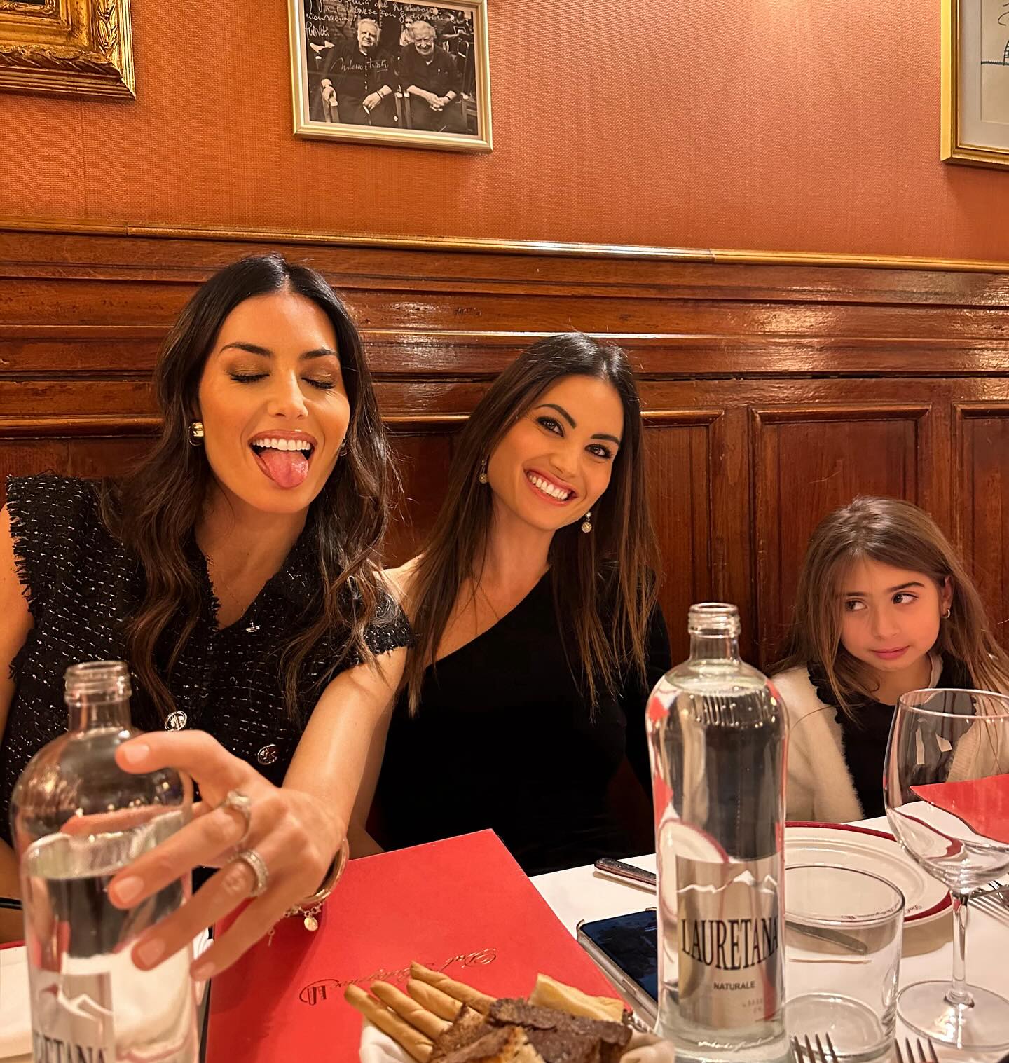 Elisabetta Gregoraci • Menu’ della serata : Family e Christmas Vibes...