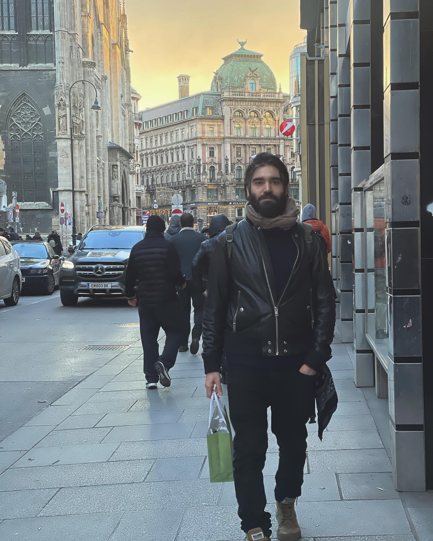 Selvaggia Lucarelli Come prima foto ho scelto quella con i colori perché il colore a Vienna è soprat...