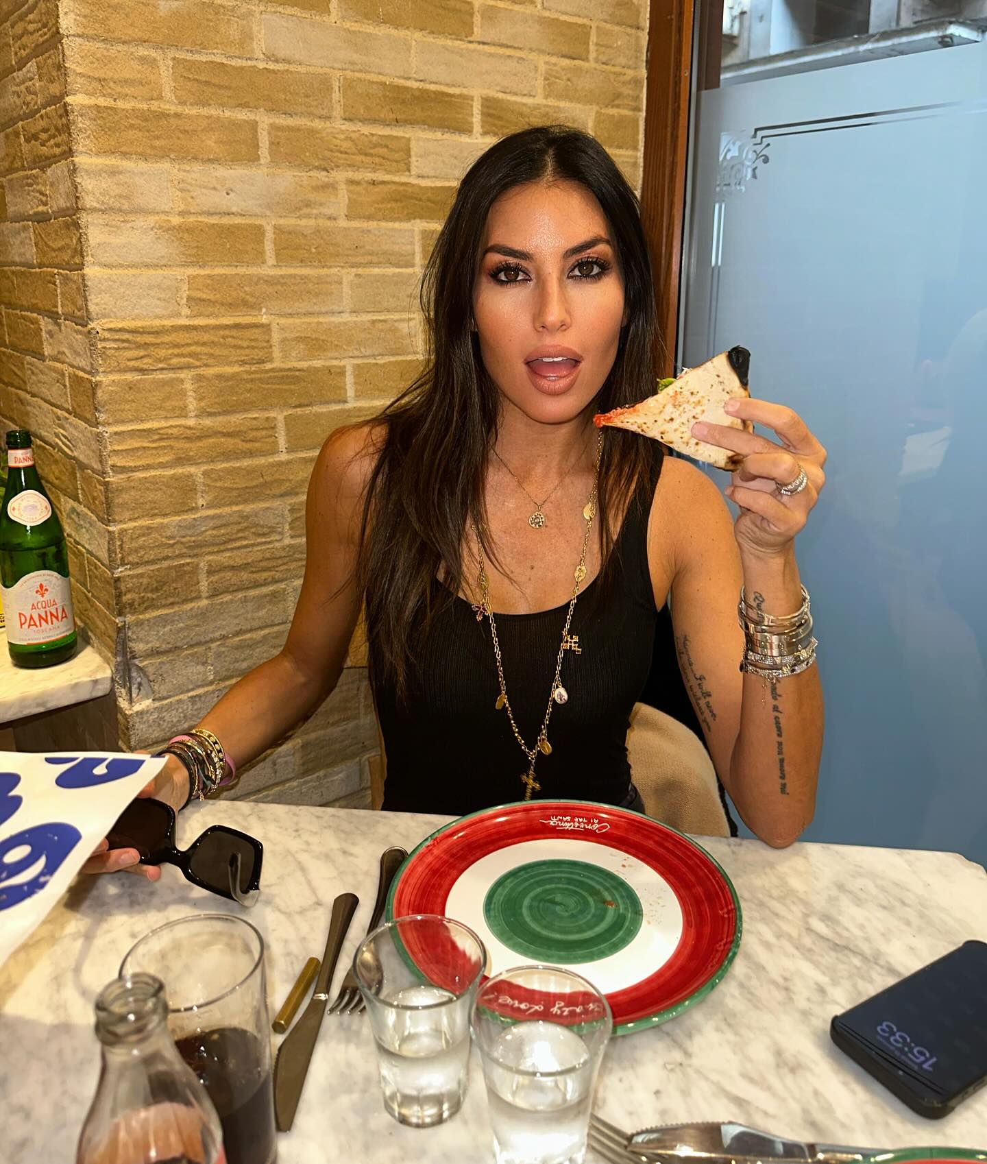 Elisabetta Gregoraci • Napoli Day One! Sono finalmente qui carica per cominciare questa nuova avventu...