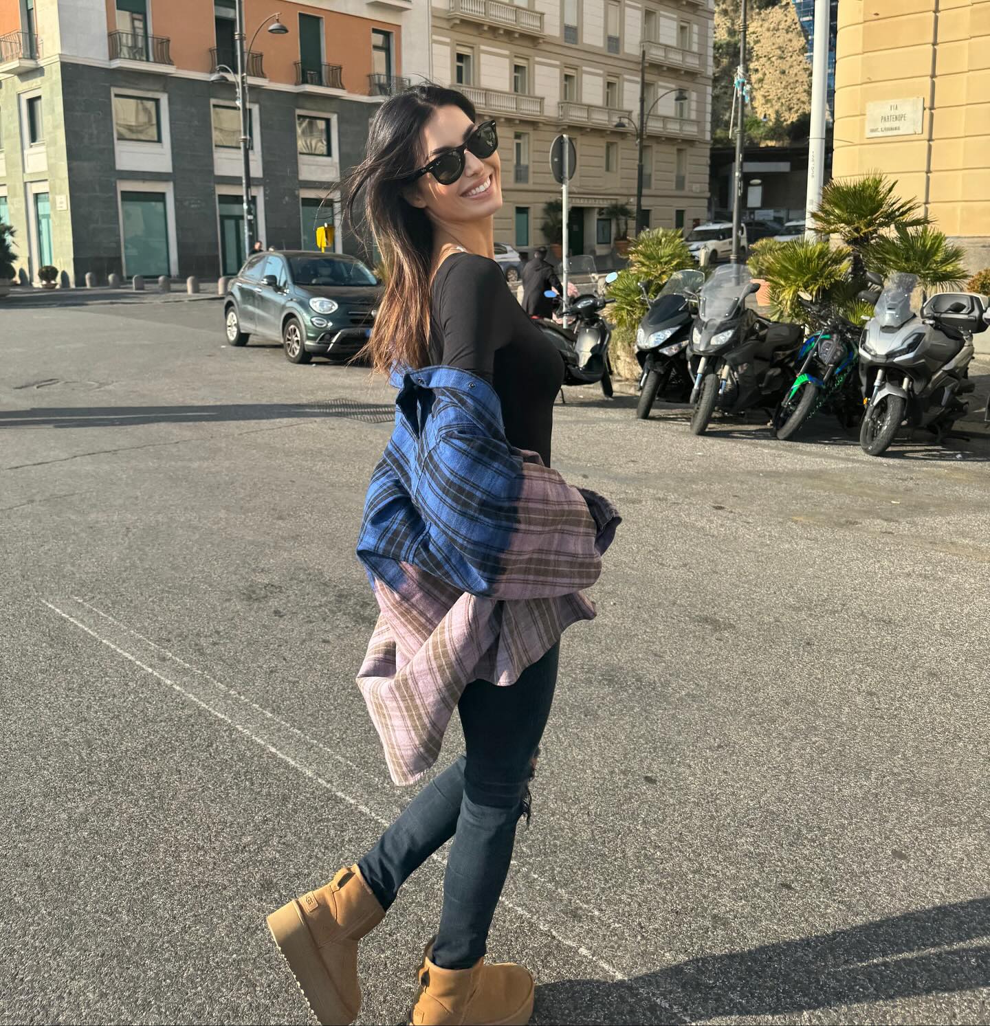 Elisabetta Gregoraci • Cu ‘o sole int’ o core . Bella che sei Napoli...