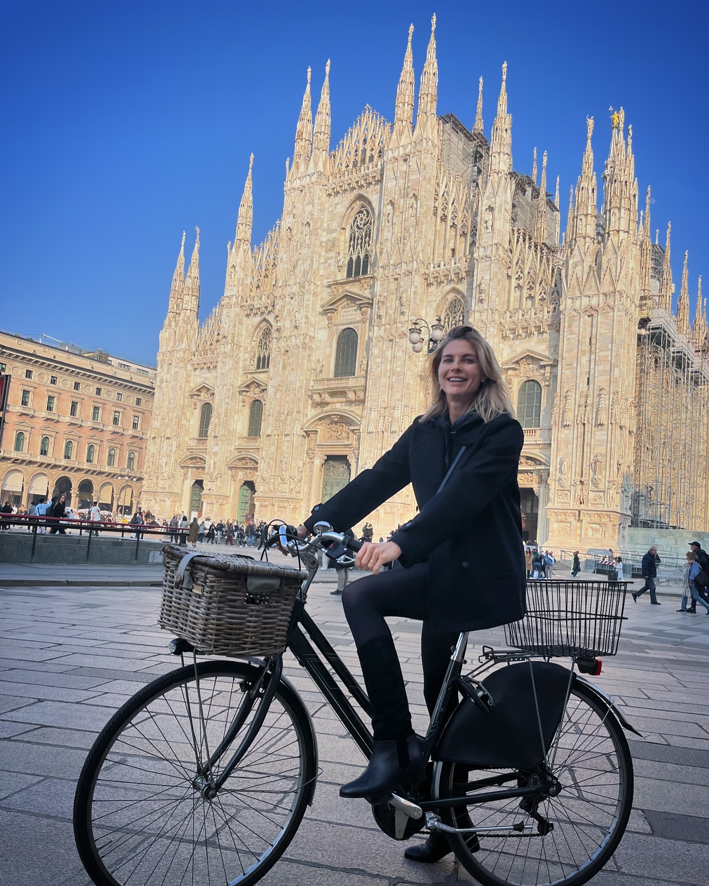 Martina Colombari Dati shock sull’inquinamento di Milano….
Usiamo di più i mezzi pubblici, le bici...