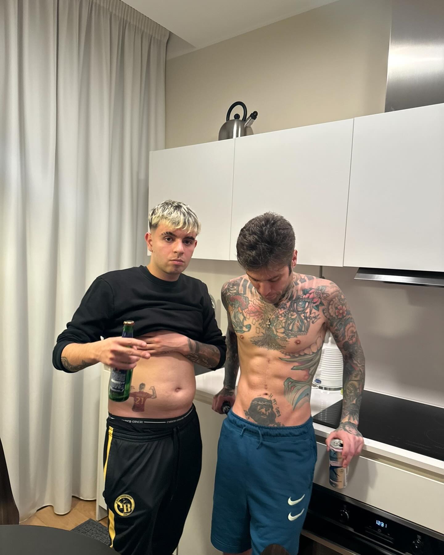 Fedez Ehi, questa è la maxi storia di come la mia vita è cambiata, capovolta sotto sop...